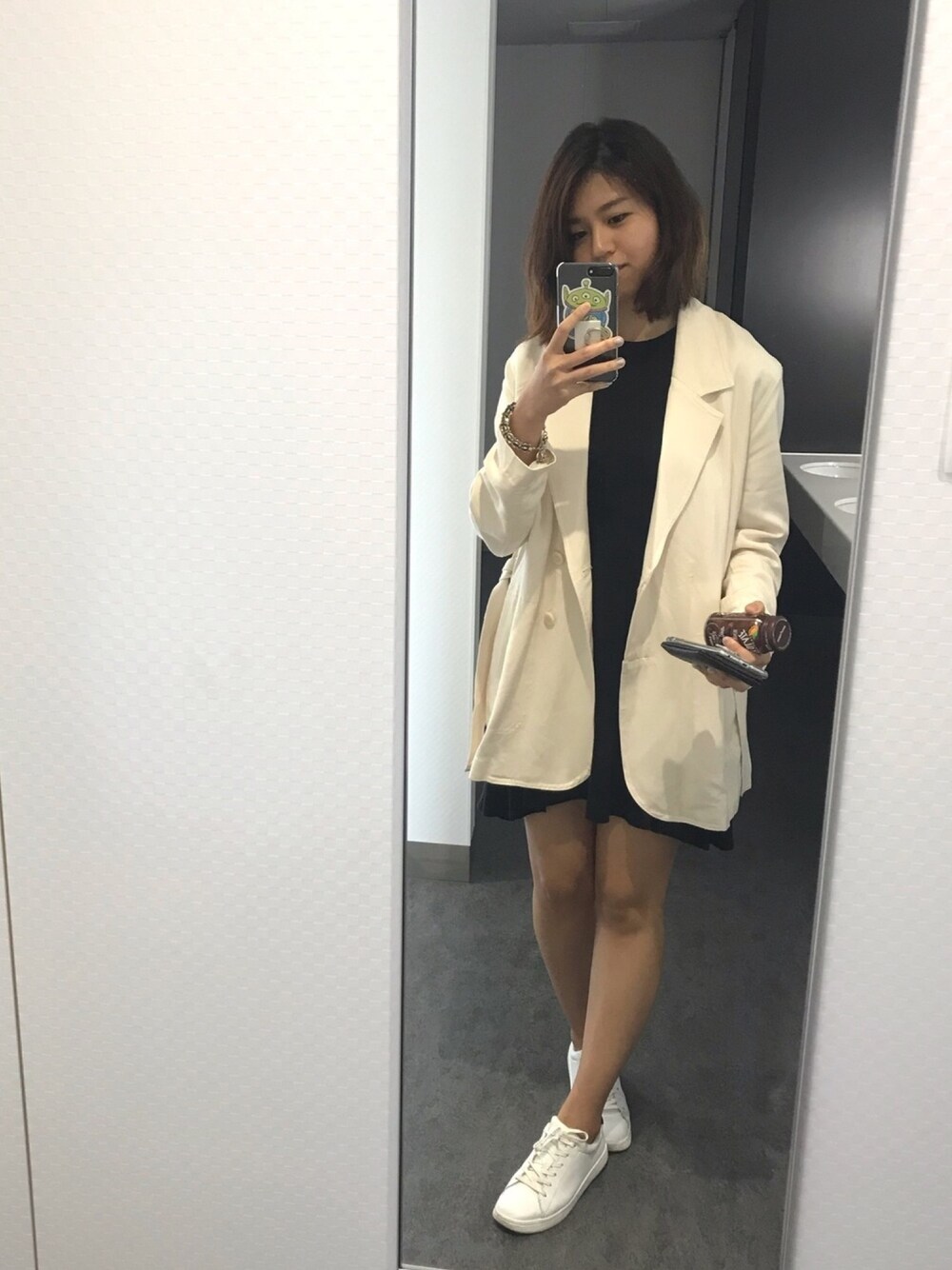 「dress、spring」｜「H&Mのアイテム（スニーカー、ホワイト系）」を使った、Paliさん（レディース・164cm）の冬コーディネートの1枚目の写真