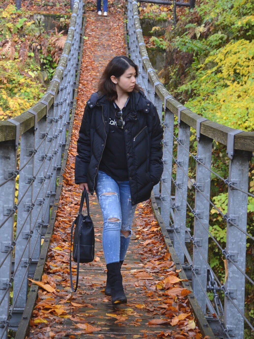 「fall、Calvin Klein、denim」｜「American Eagleのアイテム（デニムパンツ、ブルー系）」を使った、Paliさん（レディース・164cm）の冬コーディネートの1枚目の写真