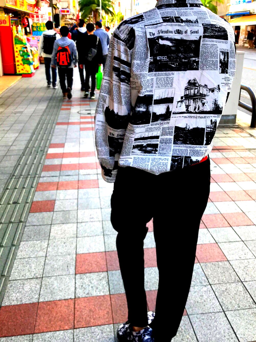 「こうこうせい、沖縄旅行、ガラシャツ、アンクルパンツ、ガチャベルト」｜「UNION STATIONのアイテム（シャツ/ブラウス、ホワイト系）」を使った、dipさん（メンズ・173cm）の冬コーディネートの1枚目の写真