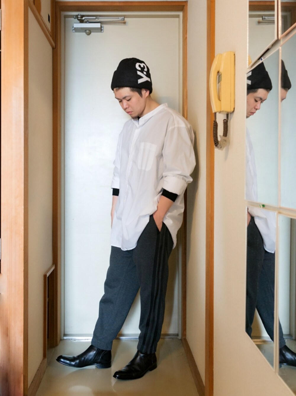 「秋コーデ、休日スタイル、おしゃれさんと繋がりたい、秋冬、モノトーン、スウェットパンツ、Y-3、ビッグシルエット、ニット帽、インナーチラ見せ」｜「Y-3のY-3 LOGO BEANIE（ニットキャップ/ビーニー、ブラック系）」を使った、埒之（らちゆき）さん（メンズ・169cm）の秋コーディネートの1枚目の写真