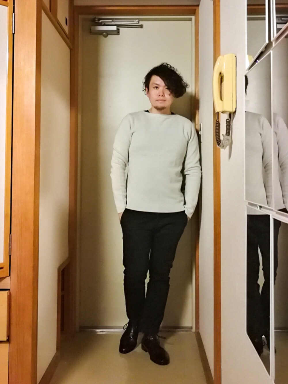 「ユニクロ、ユニルメ、UNIQLO、UNIQLO AND LEMAIRE、ユニクロアンドルメール、イヴサンローラン、YVES SAINT LAURENT、お洒落さんとつながりたい、黒スキニー、秋コーデ」｜「UNIQLOのアイテム（ニット/セーター、ベージュ系）」を使った、埒之（らちゆき）さん（メンズ・169cm）の秋コーディネートの1枚目の写真