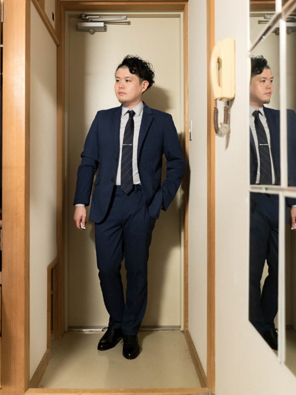 「スーツスタイル、スーツ、GU、ユニクロ、プチプラ、プチプラコーデ、スーツ男子、ジャケット、スラックス、チェックスーツ」｜「Yves Saint Laurentのアイテム（ドレスシューズ、ブラック系）」を使った、埒之（らちゆき）さん（メンズ・169cm）の春コーディネートの1枚目の写真