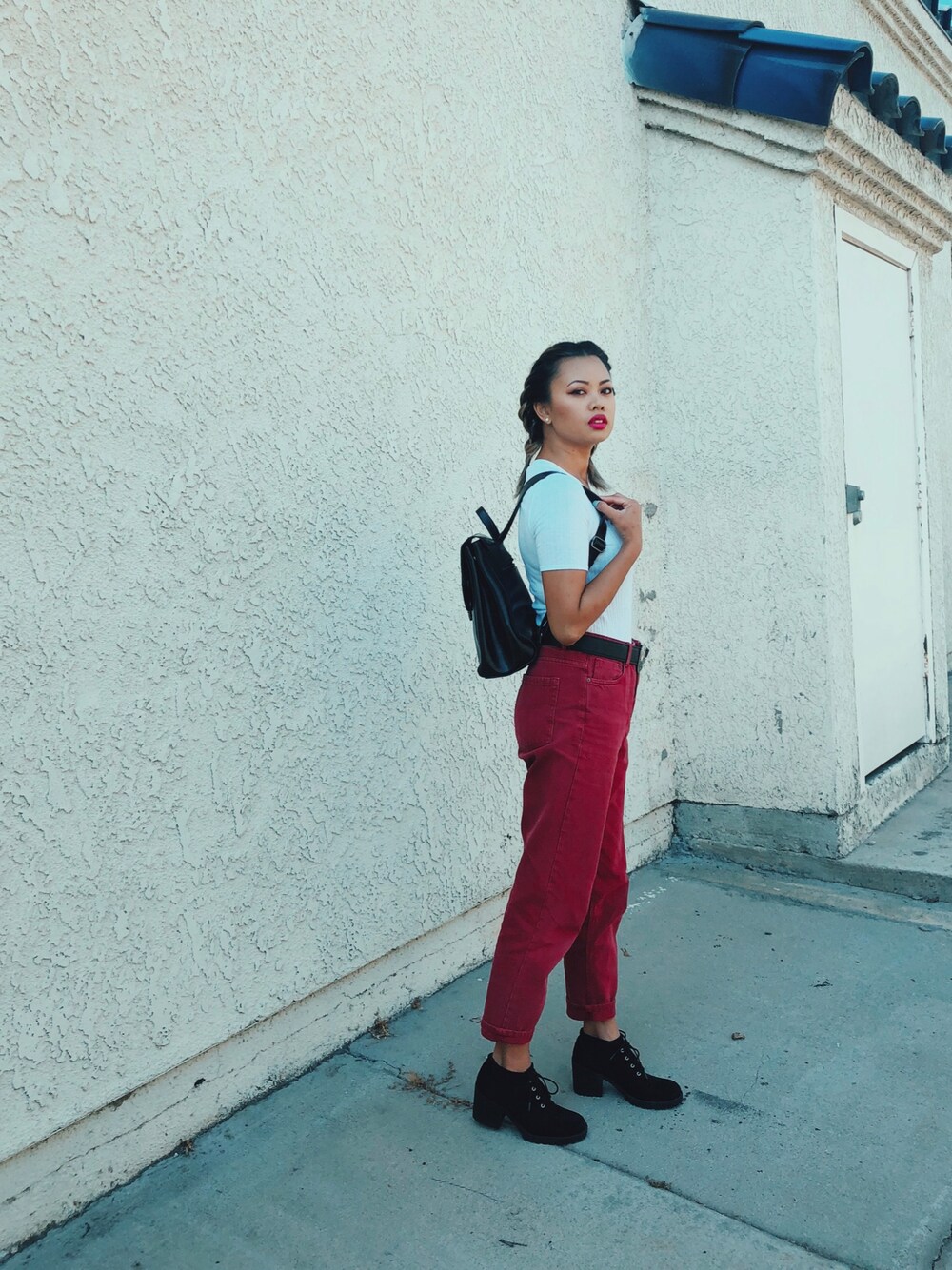 「casual、simple、streetstyle、mom jeans、black、red、zara woman、TOPSHOP、ootd、fall」｜「ZARAのアイテム（デニムパンツ、レッド系）」を使った、Elevated Notionさん（レディース・163cm）の秋コーディネートの1枚目の写真