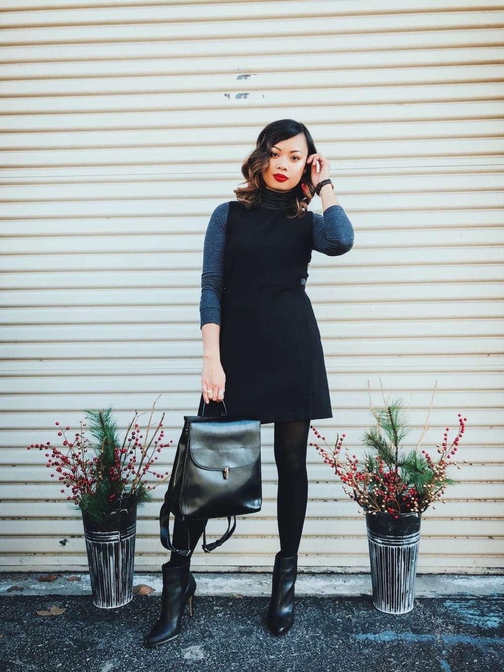「layers、black、DARK、turtle neck、streetstyle、streetwear、monotone、chic、winterstyle、street」｜「H&Mのアイテム（ドレス、ブラック系）」を使った、Elevated Notionさん（レディース・163cm）の冬コーディネートの1枚目の写真