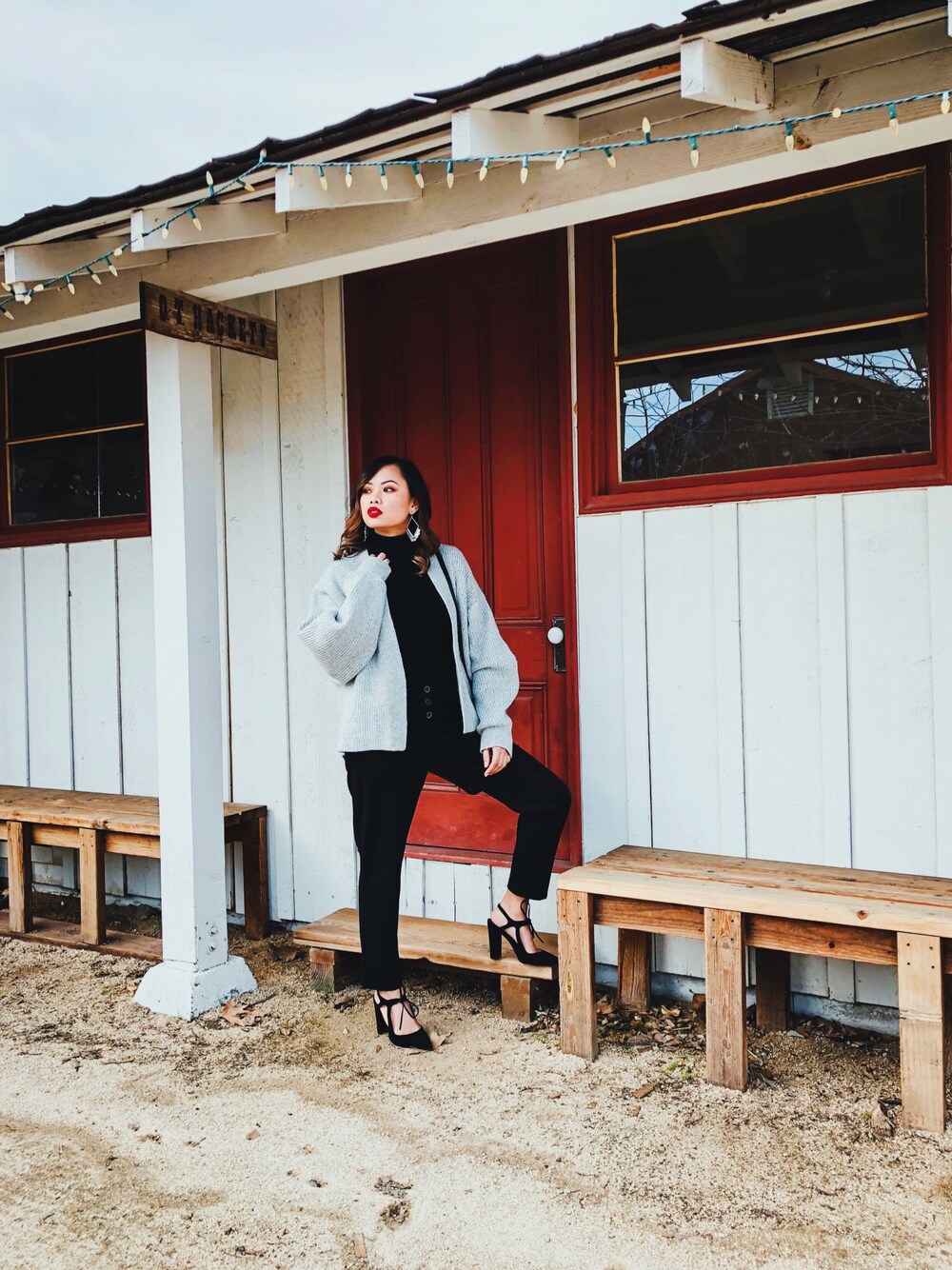 「layers、spring、chic、simple、black、grey、ZARA、H&M、heels、March 2019」｜「ZARAのアイテム（その他パンツ、ブラック系）」を使った、Elevated Notionさん（レディース・163cm）の春コーディネートの1枚目の写真