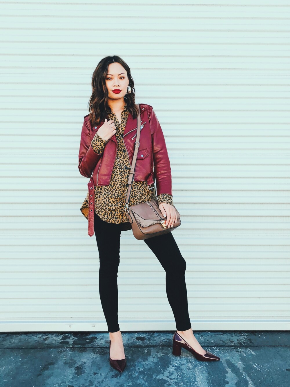 「leopard、leather jacket、ZARA、spring、springstyle、chic、burgundy、neutral 、black、streetfashion」｜「ZARAのアイテム（その他アウター、レッド系）」を使った、Elevated Notionさん（レディース・163cm）の春コーディネートの1枚目の写真