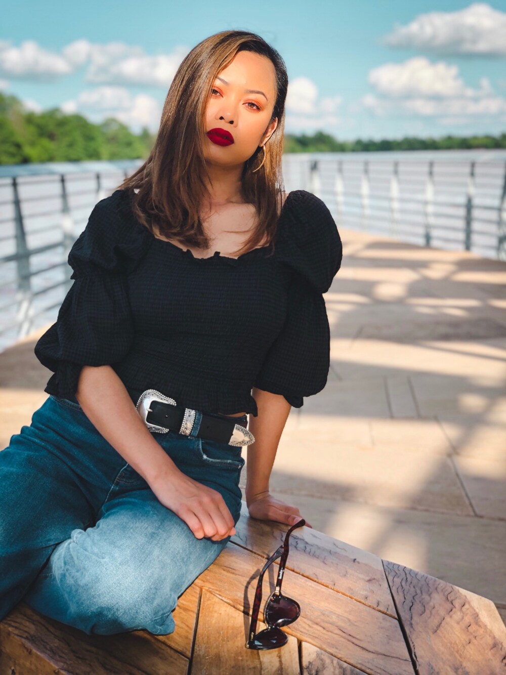 「belt、simple、croptop、streetstyle、WEAR、ZARA、black、chic」｜「cotton onのアイテム（その他トップス、ブラック系）」を使った、Elevated Notionさん（レディース・163cm）の春コーディネートの1枚目の写真