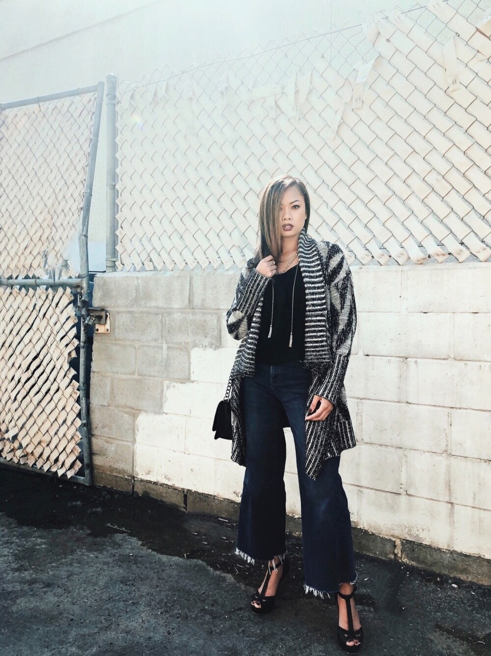 「denim、streetwear、streetfashion、ZARA、Urbanoutfitters、knitwear、chic、black、WEARBOOKエントリー、WEAR」｜「URBAN OUTFITTERSのアイテム（その他アウター、その他）」を使った、Elevated Notionさん（レディース・163cm）の夏コーディネートの1枚目の写真