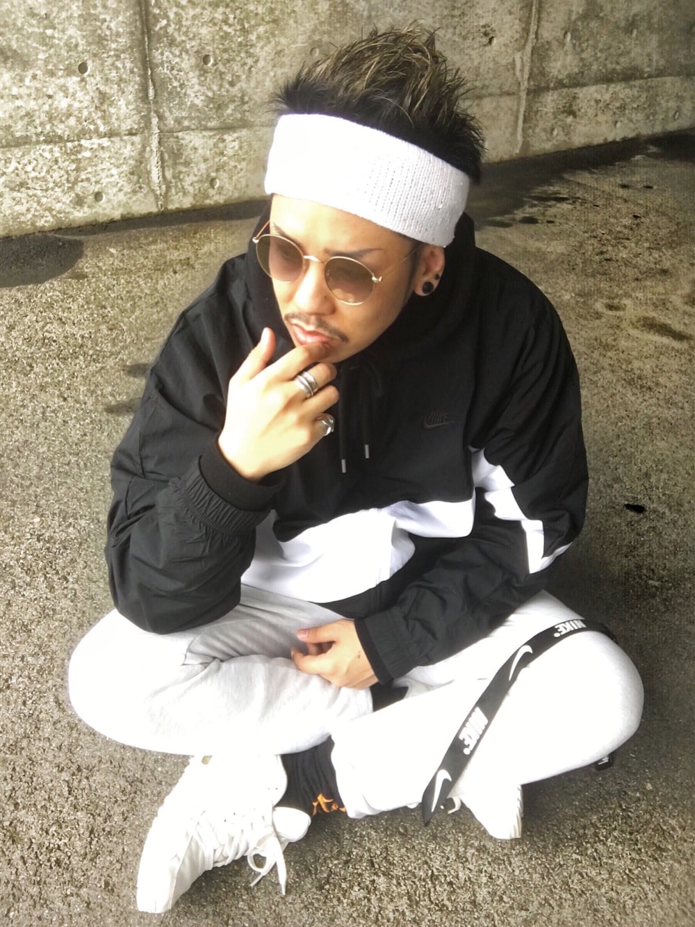 Supreme のヘアバンド（ホワイト系）を使った人気ファッション