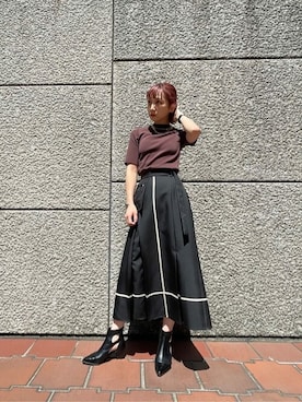 クロッシングラインスカートを使った人気ファッションコーディネート