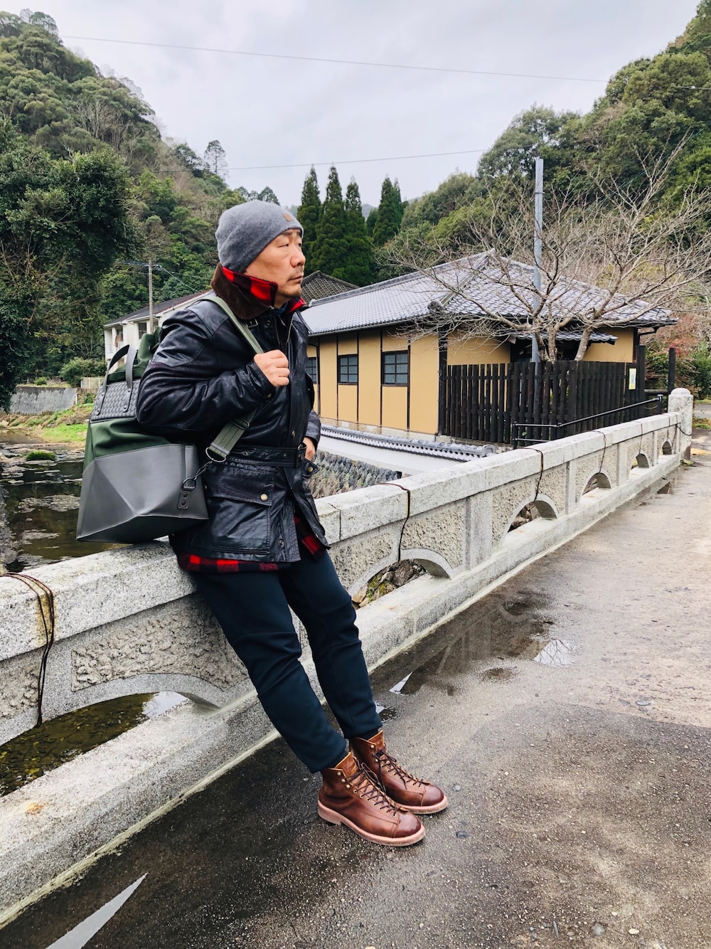 「BURBERRYのアイテム（トップス、ブラウン系）」を使った、蘑菇東哥さん（メンズ・173cm）の冬コーディネートの1枚目の写真