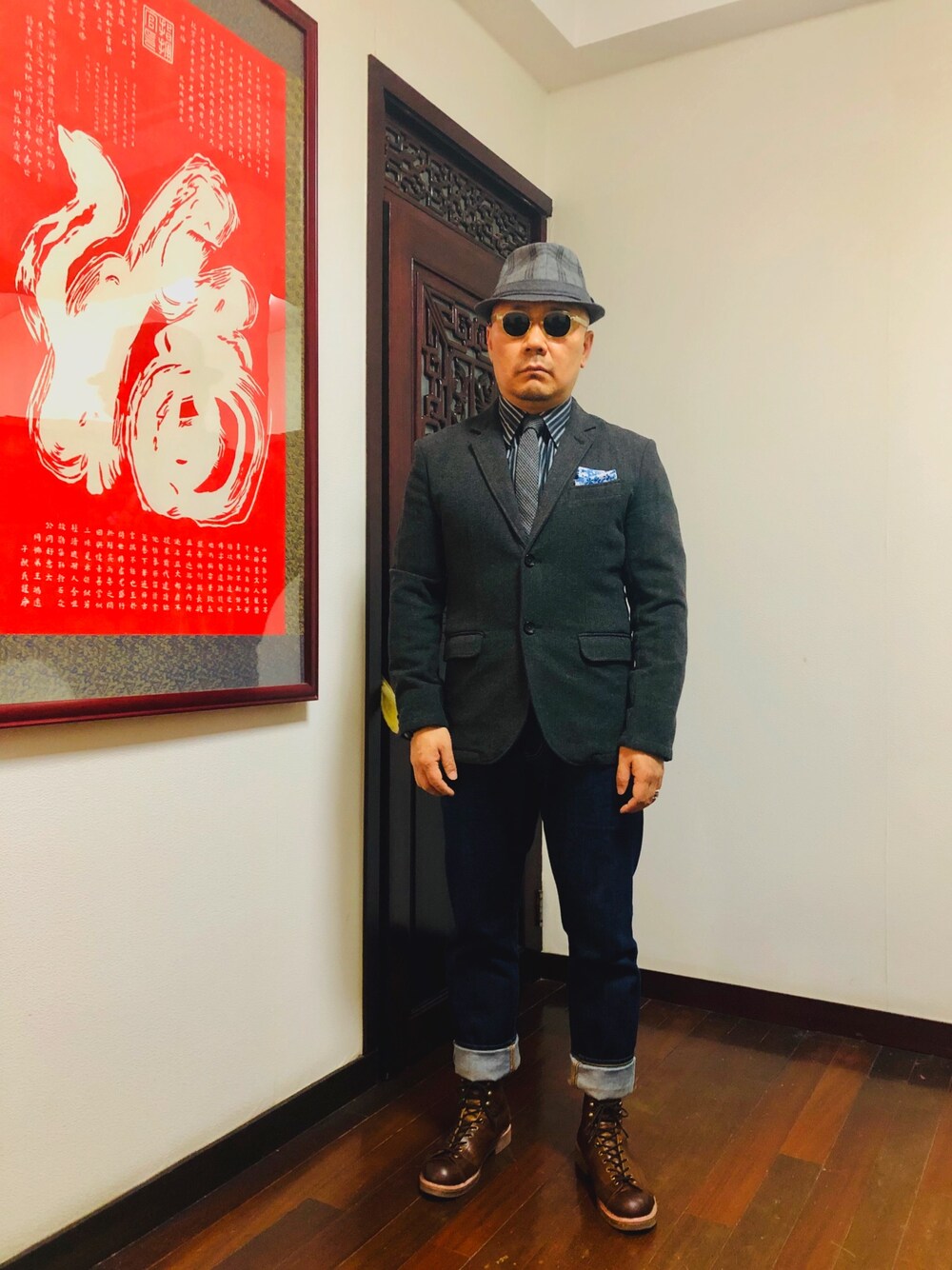 「HUGO BOSSのアイテム（スーツジャケット、グレー系）」を使った、蘑菇東哥さん（メンズ・172cm）の冬コーディネートの1枚目の写真