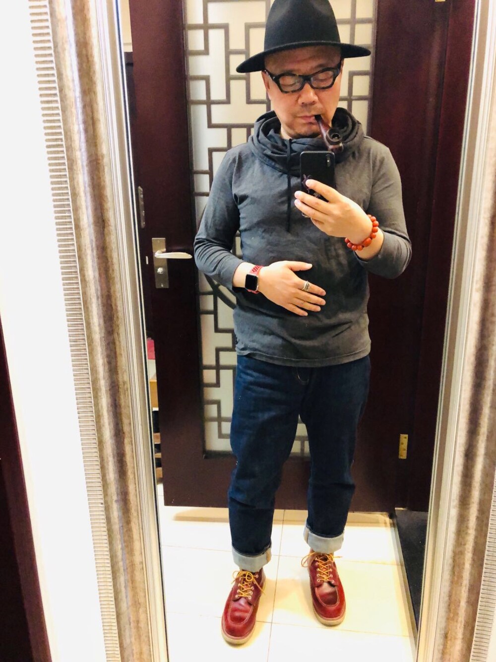 「Barbourのアイテム（その他アウター、グレー系）」を使った、蘑菇東哥さん（メンズ・172cm）の春コーディネートの1枚目の写真