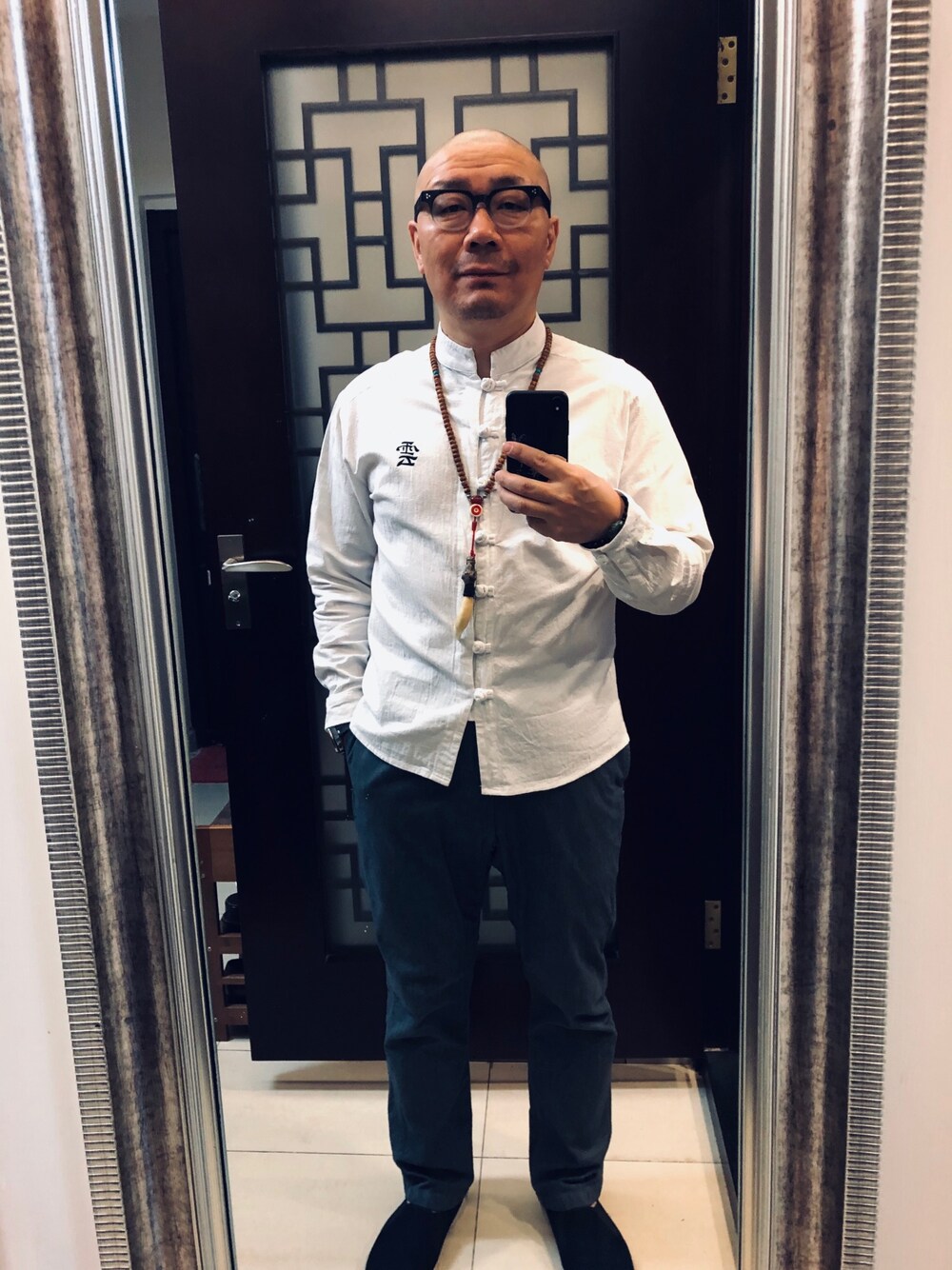 「shanghaiのアイテム（Tシャツ/カットソー、ホワイト系）」を使った、蘑菇東哥さん（メンズ・172cm）の秋コーディネートの1枚目の写真
