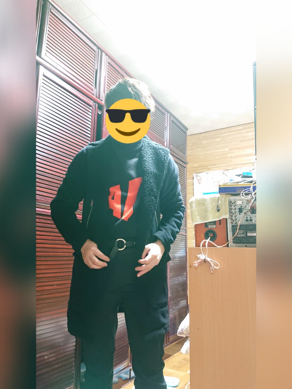 「韓国ファッション」｜「CHRISTIAN DADAのアイテム（チェスターコート、ブラック系）」を使った、idolgadaisukiさん（メンズ・165cm）の冬コーディネートの1枚目の写真