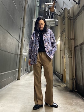 「アイテム（チノパンツ、ゴールド系）」を使った、okaiさん（メンズ・172cm）の春コーディネート