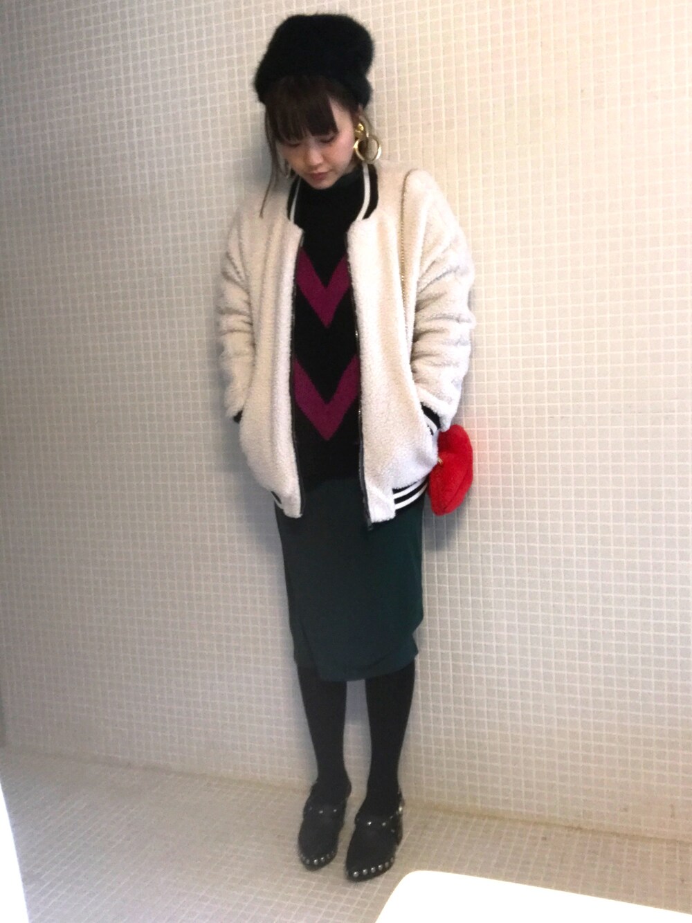 「ママコーデ、ママファッション、ママ、プチプラ、サボ、モコモコアウター、カラフル、メーテル帽」｜「FOREVER 21のアイテム（ブルゾン、ホワイト系）」を使った、ricocoさん（レディース・161cm）の冬コーディネートの1枚目の写真