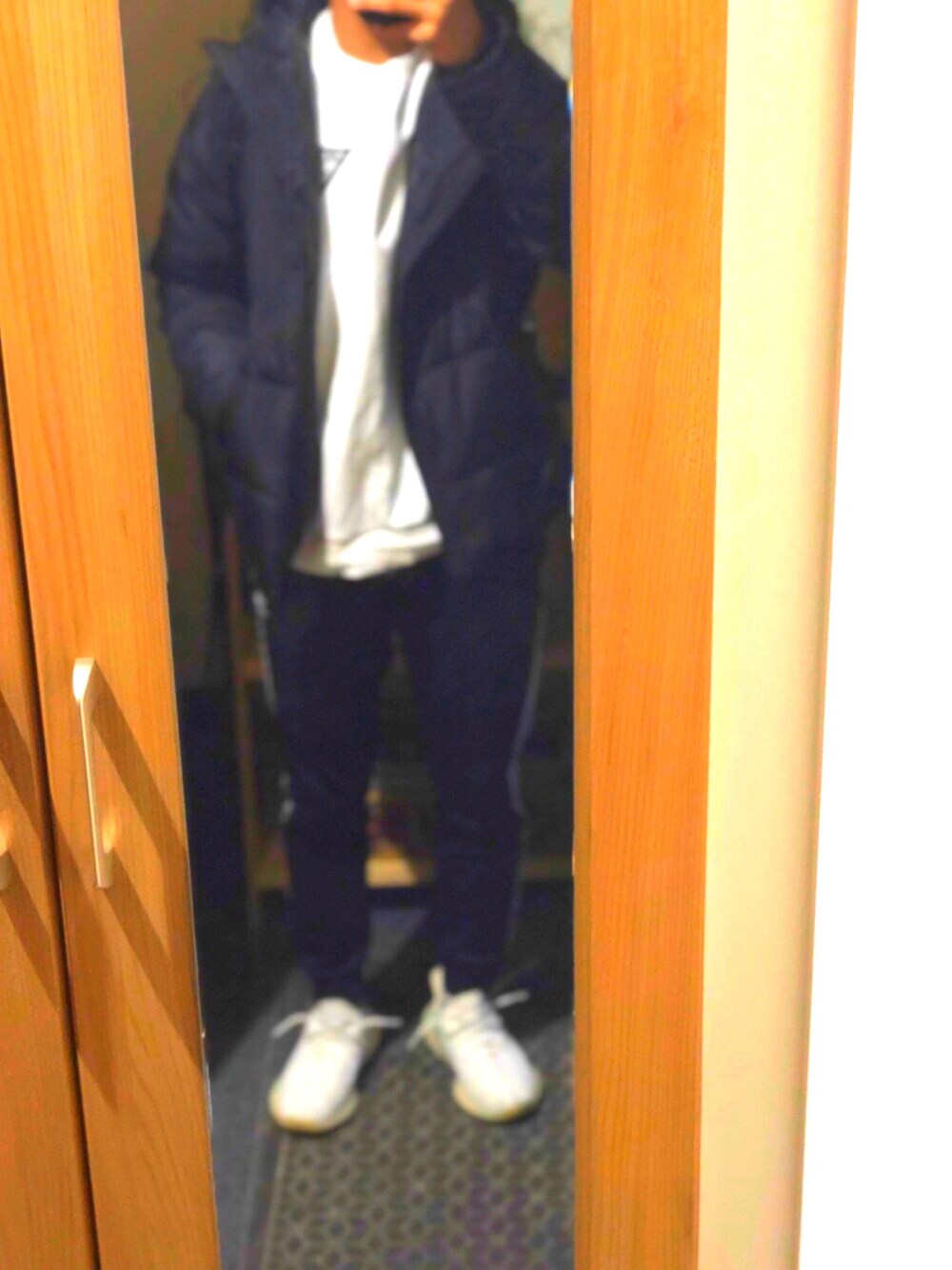 「ストリート服が好き、YeezyBoost350、クリームホワイト、かっこいい」｜「adidas Originalsの【adicolor】オリジナルス パンツ[SST CUFFED TRACK PANTS]（その他パンツ、ブラック系）」を使った、てぃーくみパイセンさん（メンズ・173cm）の秋コーディネートの1枚目の写真