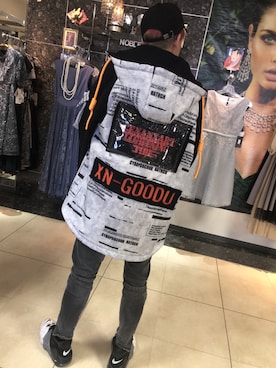 「Guess（ゲス）のアイテム（スウェット）」を使った、てぃーくみパイセンさん（メンズ・174cm）の冬コーディネート