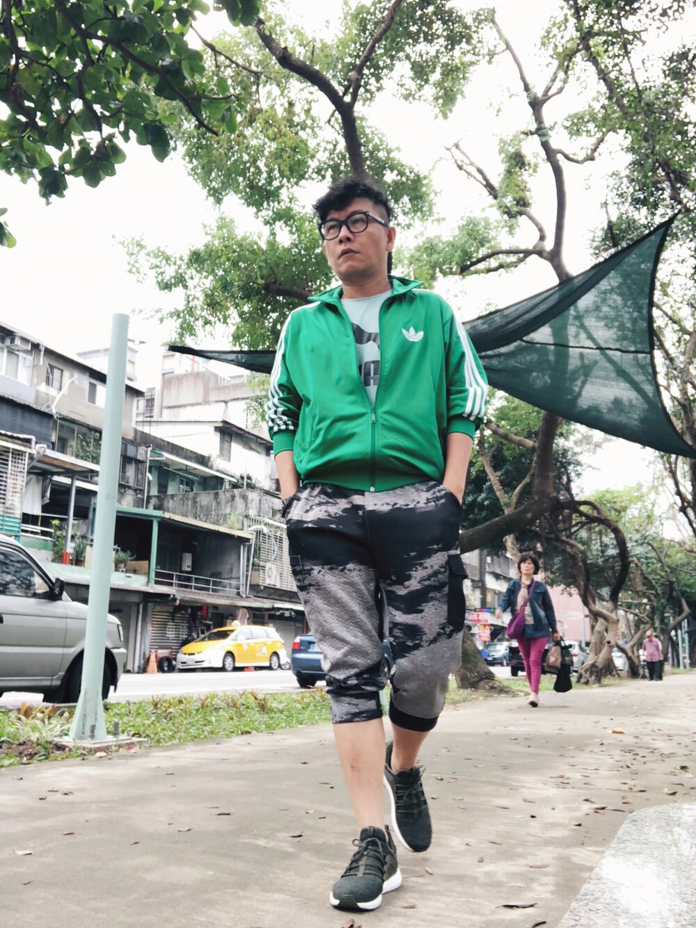 「オトナカジュアル、秋コーデ、シンプル、スニーカー、プチプラ、カジュアルコーデ、カジュアル、PUMA、adidas」｜「adidasのアイテム（スタジャン、グリーン系）」を使った、Jeffreyさん（メンズ・173cm）の秋コーディネートの1枚目の写真