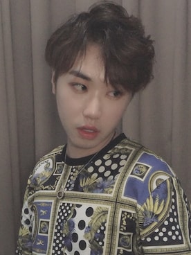 「VERSUS（ヴェルサス）のアイテム」を使った、李星铄Monster-in-Mindさん（メンズ・180cm）の秋コーディネート