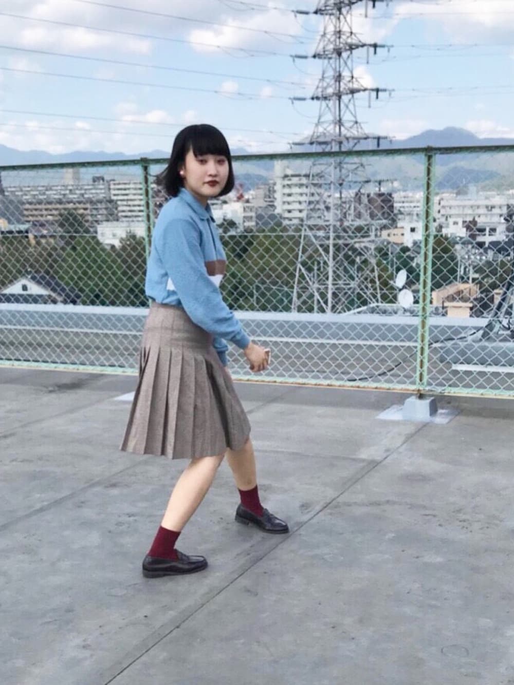「CLASSICのアイテム（ニット/セーター、ブルー系）」を使った、生類憐みの令さん（レディース・163cm）の秋コーディネートの1枚目の写真