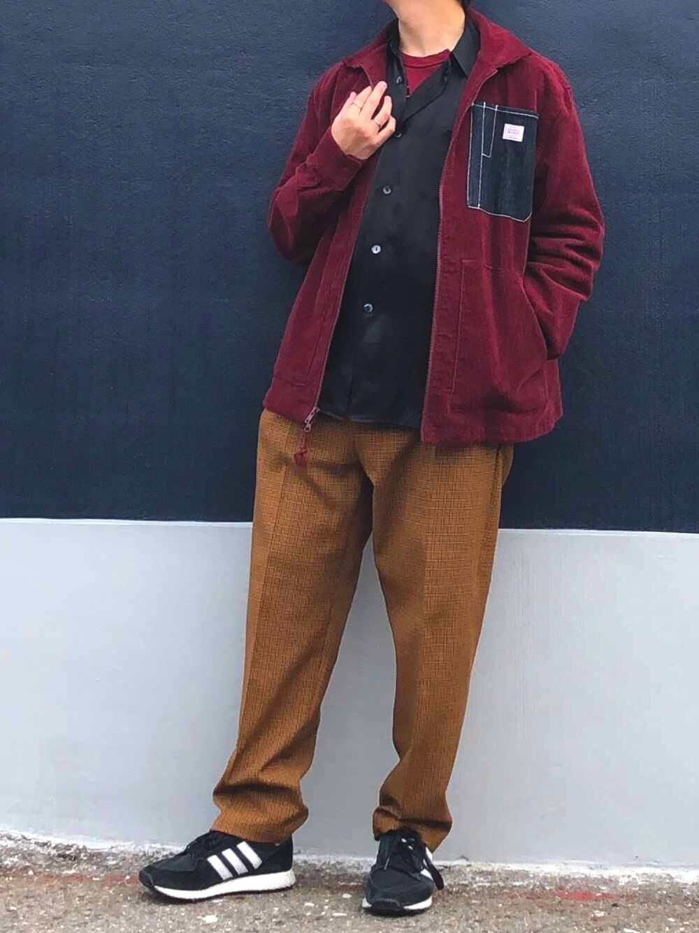 「ブラウン色に染まれ、おしゃれさんと繋がりたい、ブラウン、オトナカジュアル、コーデュロイ、大学生、u170、低身長、adidas、シャリーフ(SHAREEF)」｜「adidas Originalsの【adidas Originals】ZX 500 OG（スニーカー、ブラック系）」を使った、ざわ_低身長男子styleさん（メンズ・162cm）の冬コーディネートの1枚目の写真