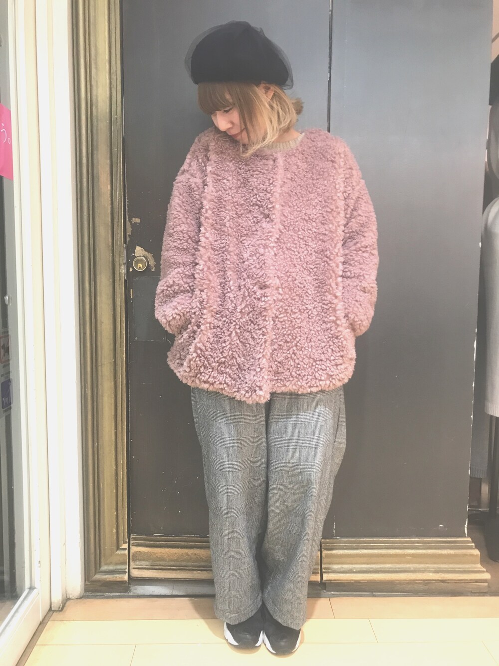 「もこもこ、モコモコアウター、ダスティピンク、イーハイフンワールドギャラリー(E hyphen world gallery)、プードルファー、ベレー帽、チュール、モード、リーボック(Reebok)、グレンチェック」｜「E hyphen world galleryの・チュールベレー（ハンチング/ベレー帽、ブラック系）」を使った、ちゃさん（レディース・158cm）の冬コーディネートの1枚目の写真