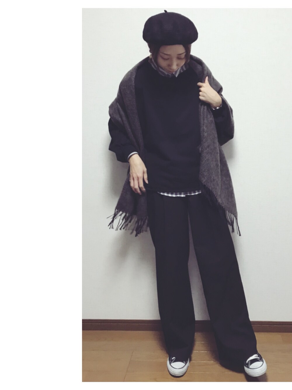 「Ehyphenworldgallery、ベレー帽、WEGO、ストライプ、GLOBAL WORK、ワイドパンツ、UNIQLO、converse、Daniel Wellington、integrate」｜「WEGOのWEGO/ウールベレー帽（ハンチング/ベレー帽、ブラック系）」を使った、Lilychouchouさん（レディース・163cm）の秋コーディネートの1枚目の写真
