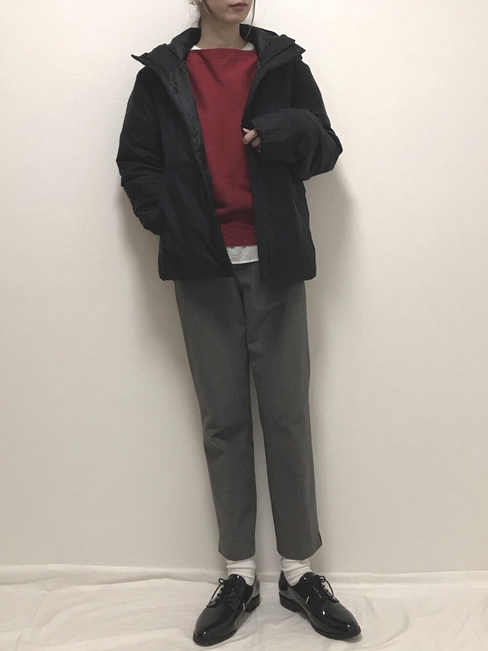 「冬アウター着回しチャレンジ、ダウンジャケット、赤ニット、LIDnM、UNIQLO、メンズライク、GLOBAL WORK、レースアップシューズ」｜「natural coutureのアソートパールゴージャスイヤリング（イヤリング、その他）」を使った、Lilychouchouさん（レディース・163cm）の冬コーディネートの1枚目の写真
