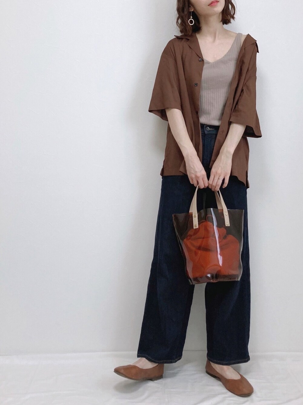 「シャツ好き集まれ、オープンカラーシャツ、ワイドパンツ、ワイドデニム、フラットシューズ、クリアバッグ、GU、UNIQLO、プチプラ、オーバーサイズ」｜「GUのアイテム（シャツ/ブラウス、ブラウン系）」を使った、Lilychouchouさん（レディース・163cm）の夏コーディネートの1枚目の写真