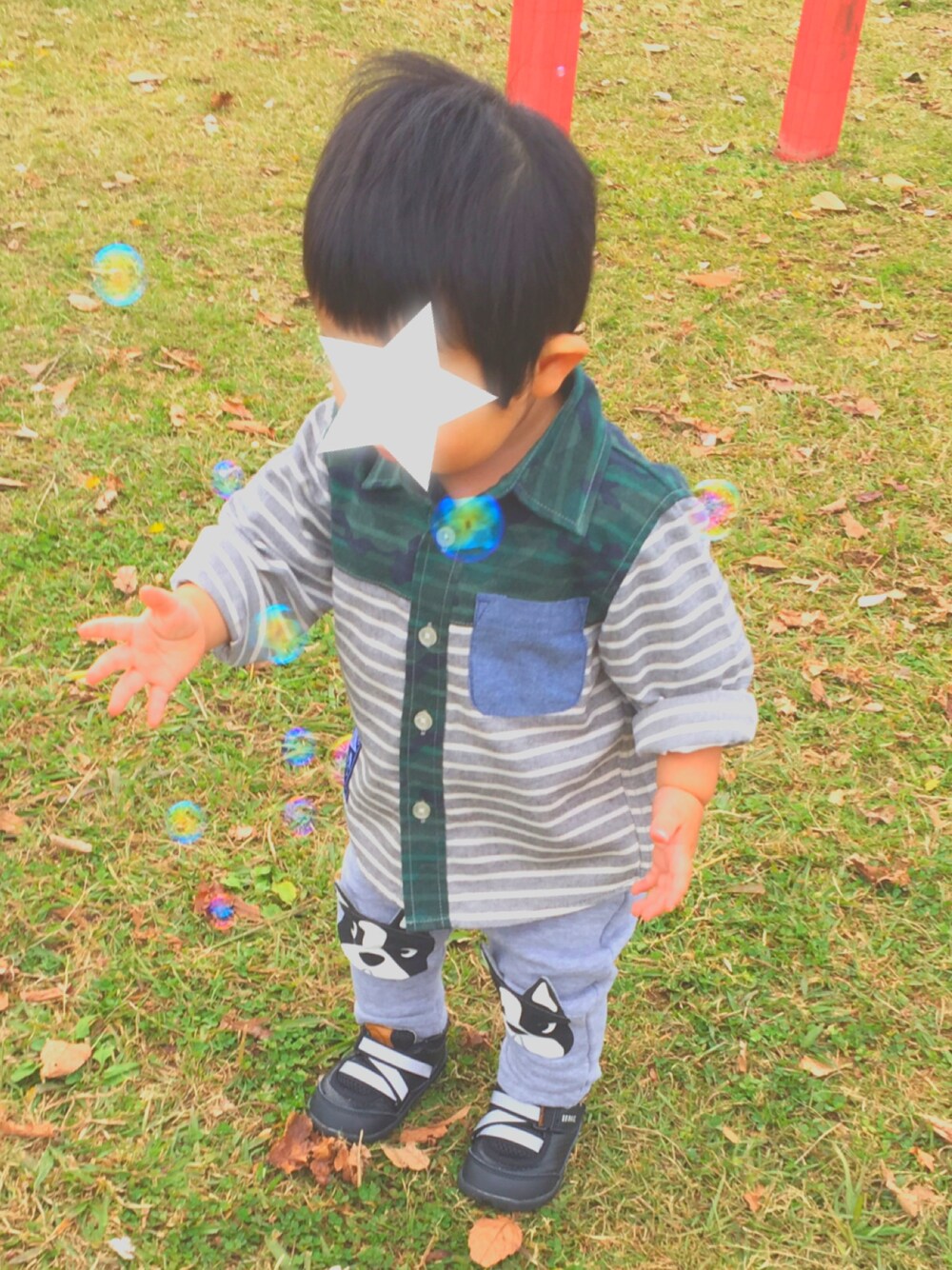 「プチプラ、西松屋、西松屋コーデ、ボーダー、キッズファッション、カジュアルコーデ、1歳、男の子コーデ、ベビーコーデ」｜「西松屋のアイテム（シャツ/ブラウス、グリーン系）」を使った、BBさん（キッズ・80cm）の冬コーディネートの1枚目の写真