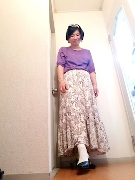 A Te chichi TERRASSE イオンモール甲府昭和 employee まっこ is wearing Te chichi TERRASSE "大花柄アソートティアードスカート"