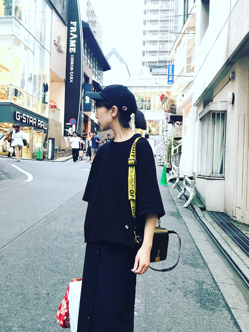 「recto、off white、OFF-WHITE、Champion、シンプルコーデ、大人カジュアル、楽チンコーデ、夏」｜「Championのアイテム（キャップ、ブラック系）」を使った、weiさん（レディース・168cm）の夏コーディネートの1枚目の写真