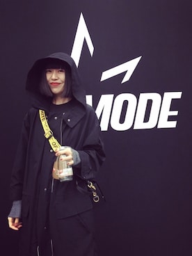 「OFF-WHITE」｜「アイテム（モッズコート）」を使った、weiさん（レディース・168cm）の夏コーディネート