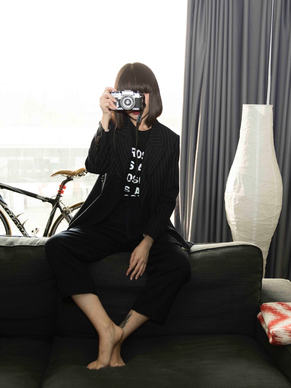 「秋のコーデ、大人カジュアル、秋冬、ACNE、AcneStudios、6397」｜「Acne Studiosのアイテム（スーツジャケット、ブルー系）」を使った、weiさん（レディース・168cm）の秋コーディネートの1枚目の写真
