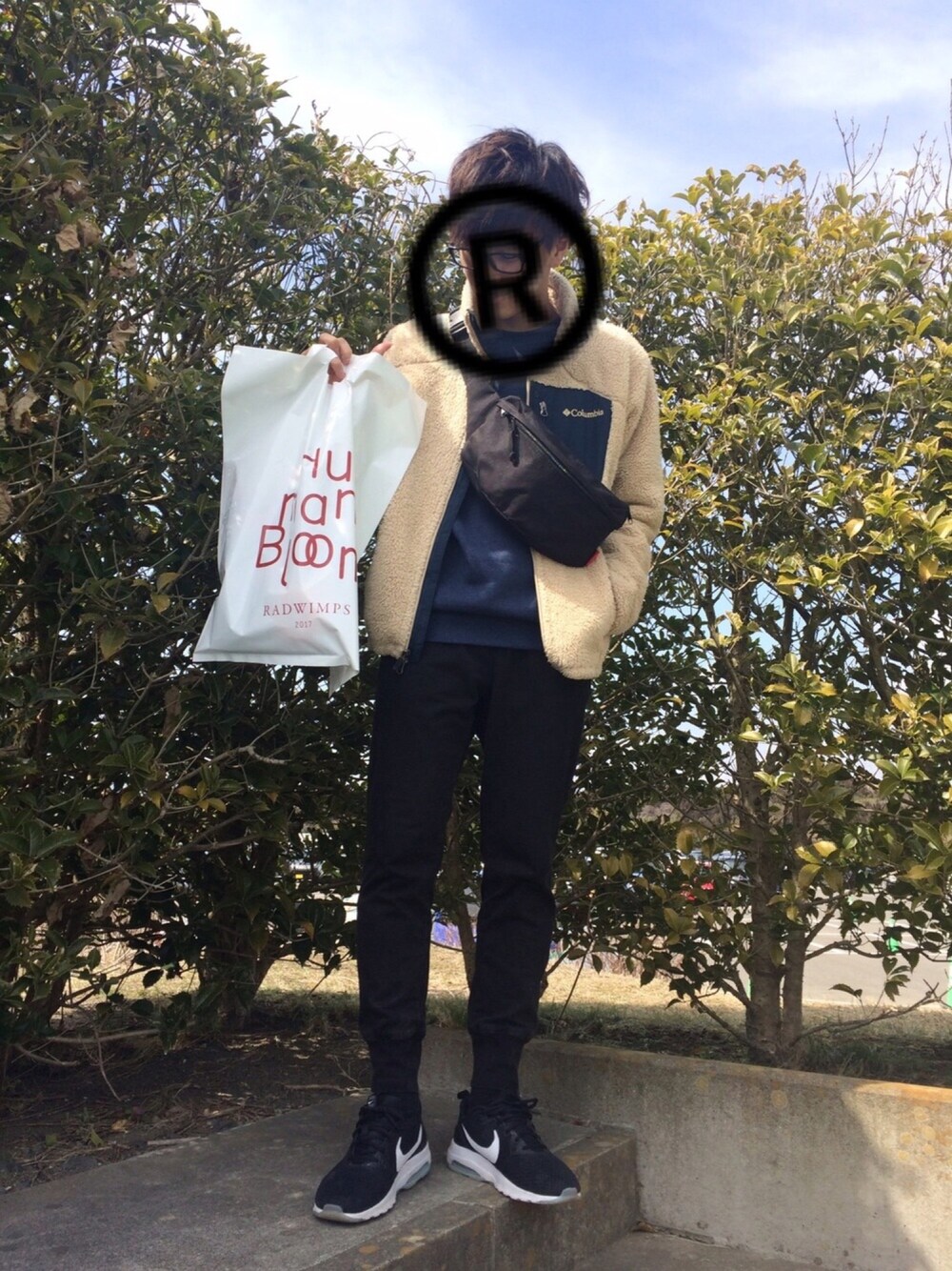 「ラフ、AIR MAX、RADWIMPS、アディダスオリジナルス、コロンビア、休日スタイル、ナイキエアマックスデー、ライブ、シンプル、プチプラ」｜「adidas Originalsのアイテム（スウェット、ブルー系）」を使った、®️さん（メンズ・171cm）の春コーディネートの1枚目の写真