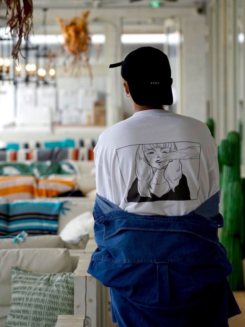 「夏コーデ、デザイントップス、シンプルコーデ、休日スタイル、Tシャツ、撮影、ラフ、デニム、おしゃれさんと繋がりたい」｜「xx.のアイテム（トップス、ホワイト系）」を使った、.toshiki.さん（メンズ・169cm）の夏コーディネートの1枚目の写真