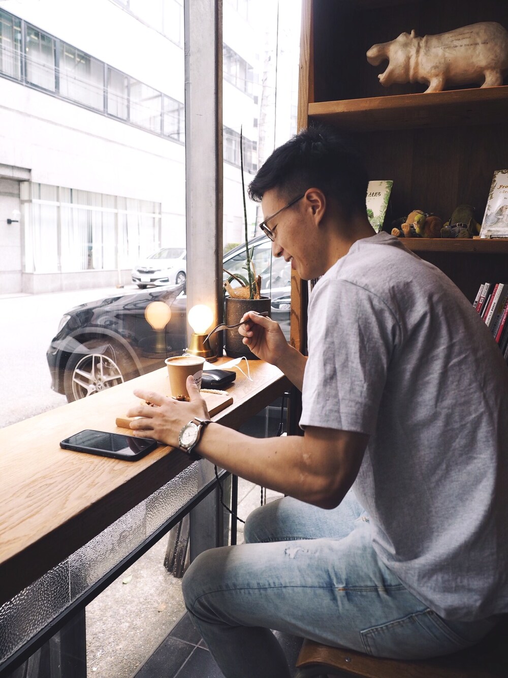 「カジュアル、ZARA、H&M、カフェ」｜「HANESの【別注】 ＜Hanes（ヘインズ）＞ BEEFY-T/ビーフィー Tシャツ ◇ （Tシャツ/カットソー、グレー系）」を使った、Ｓhotaさん（メンズ・182cm）の夏コーディネートの1枚目の写真