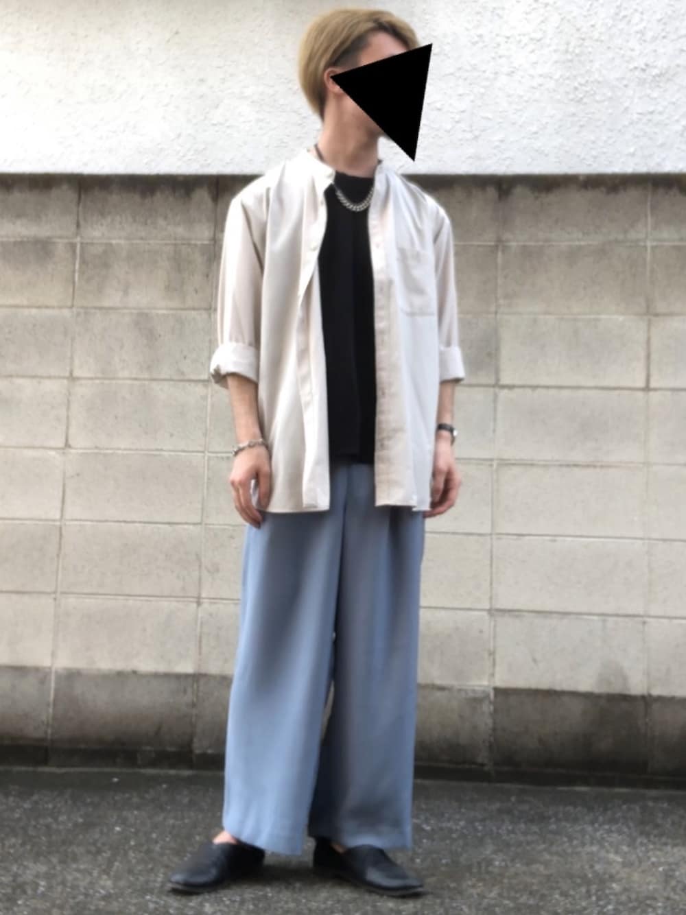 「GLOBAL WORK、グローバルワーク(GLOBAL WORK)、ワイドパンツ、シャツスタイル、バンドカラー、ノーカラーシャツ、春夏コーデ、夏コーデ、春コーデ、ペールトーン」｜「GLOBAL WORKのUSAヘビーDRYT/868773（Tシャツ/カットソー、ブラック系）」を使った、亡骸のピーナッツ(備忘録)さん（メンズ・170cm）の春コーディネートの1枚目の写真