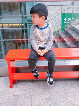 「babygap」｜「アイテム（チノパンツ）」を使った、Mumi Linさん（キッズ・110cm）の冬コーディネート
