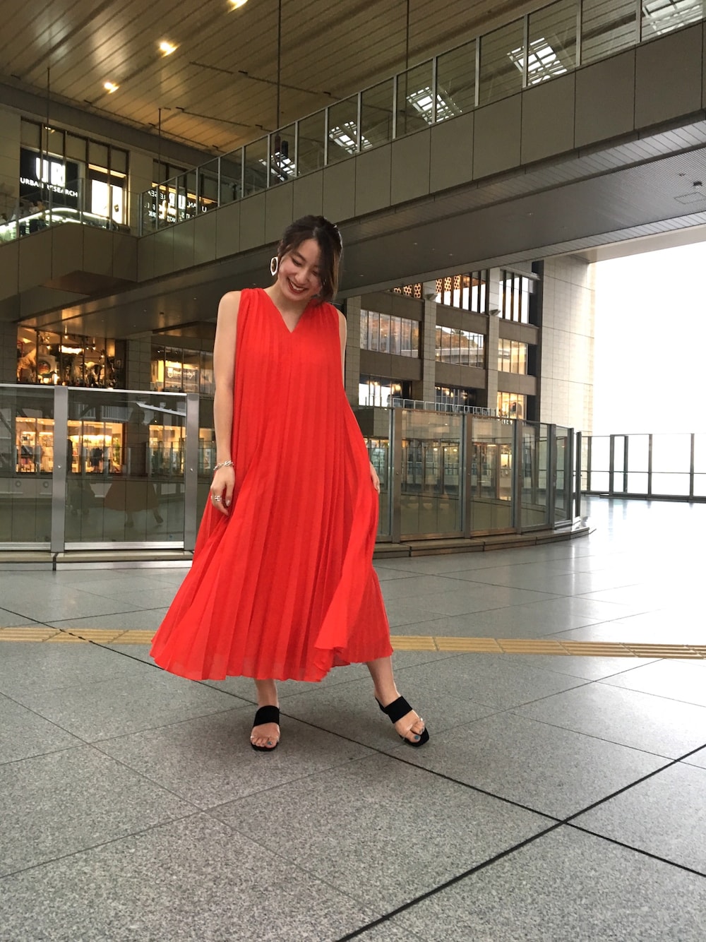 nana｜PUBLIC TOKYOのワンピースを使った夏コーディネート - WEAR