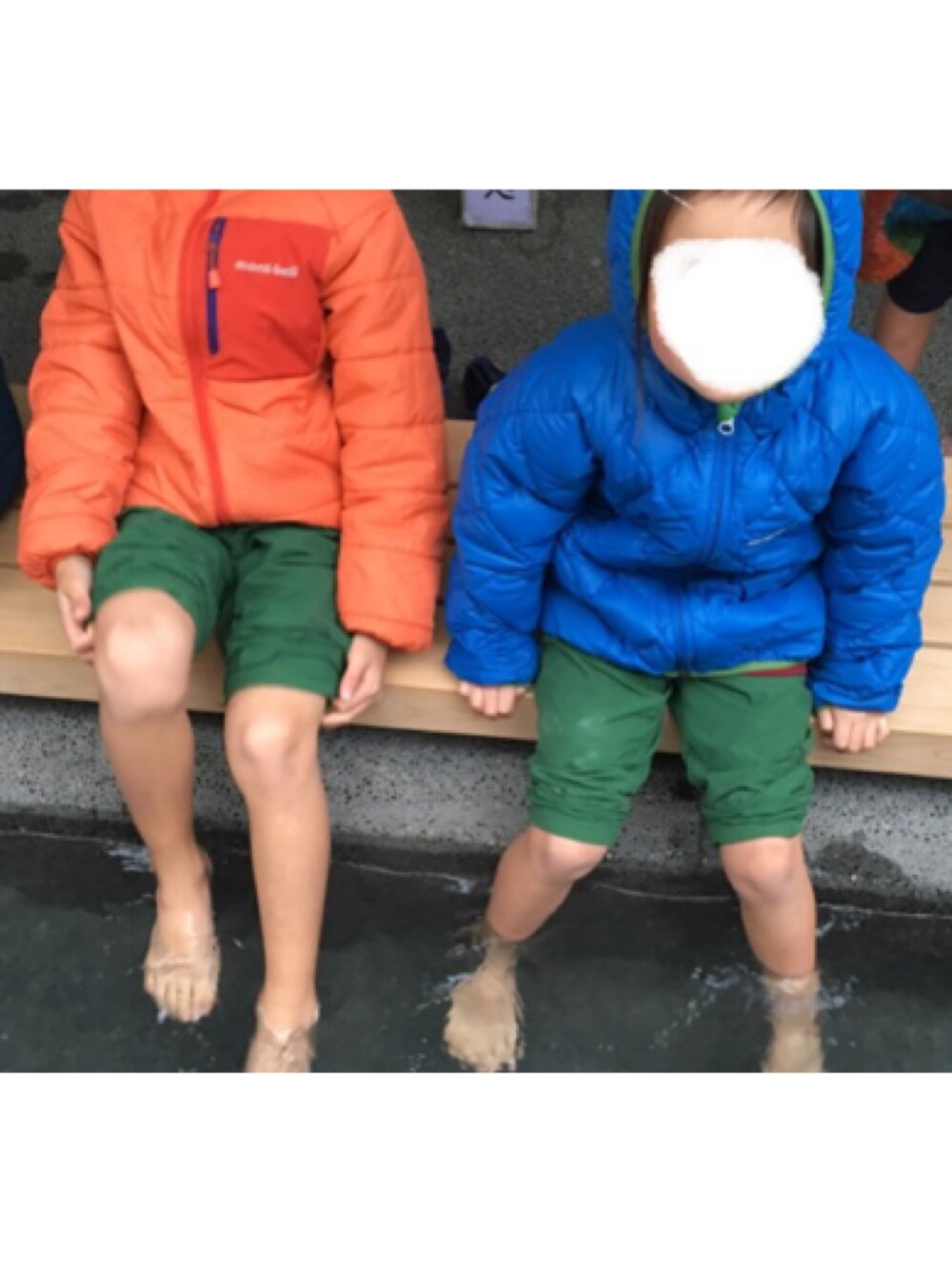 「モンベル、ノースフェイス」｜「mont-bellのアイテム（その他アウター、ブルー系）」を使った、まーーーーちさん（キッズ・127cm）の春コーディネートの1枚目の写真