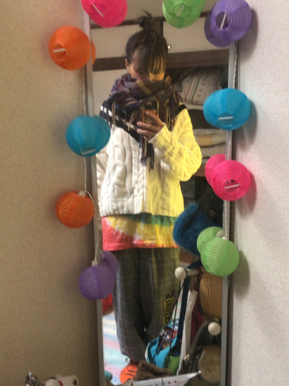 「古着、古着MIX、お団子ヘアー、おだんごヘアー、ストール、セーター、チェック、学生風、ＧＷ」｜「CHEAP MONDAYのアイテム（ストール/ショール、パープル系）」を使った、kanoさん（レディース・163cm）の春コーディネートの1枚目の写真