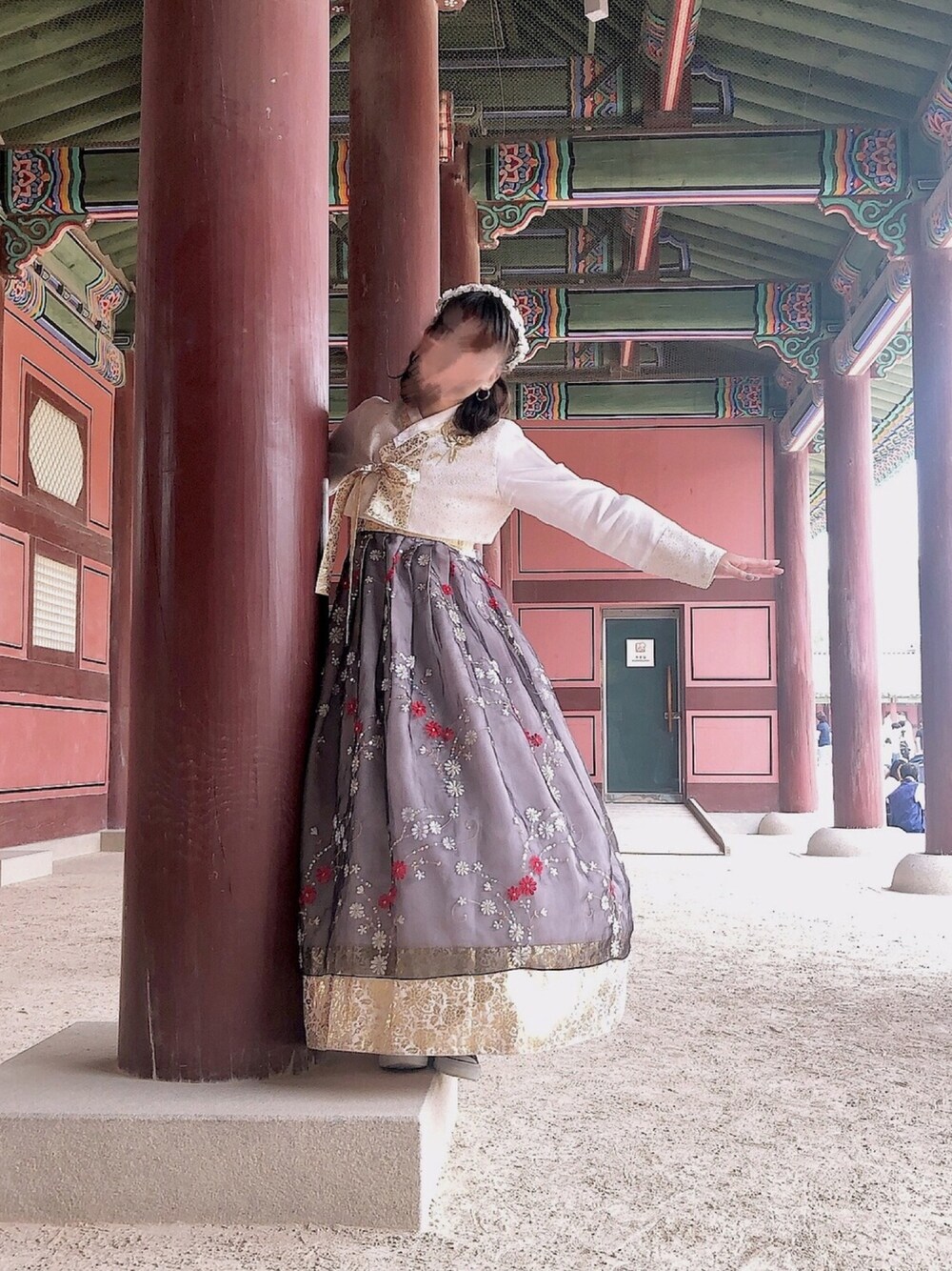 「converse、韓国、韓服、チマチョゴリ、韓国旅行、韓国好きな人と繋がりたい、おしゃれさんと繋がりたい」｜「うしろのアイテム（その他、その他）」を使った、m a n a m i さん（レディース・160cm）の秋コーディネートの1枚目の写真
