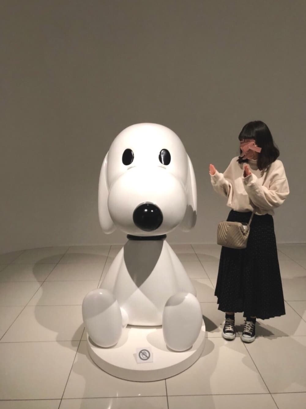 「スヌーピーミュージアム、スヌーピー、白黒、カジュアル、シンプル、シンプルコーデ、jumelle、プチプラ、GU」｜「GUのアイテム（スウェット、ベージュ系）」を使った、m a n a m i さん（レディース・160cm）の春コーディネートの1枚目の写真
