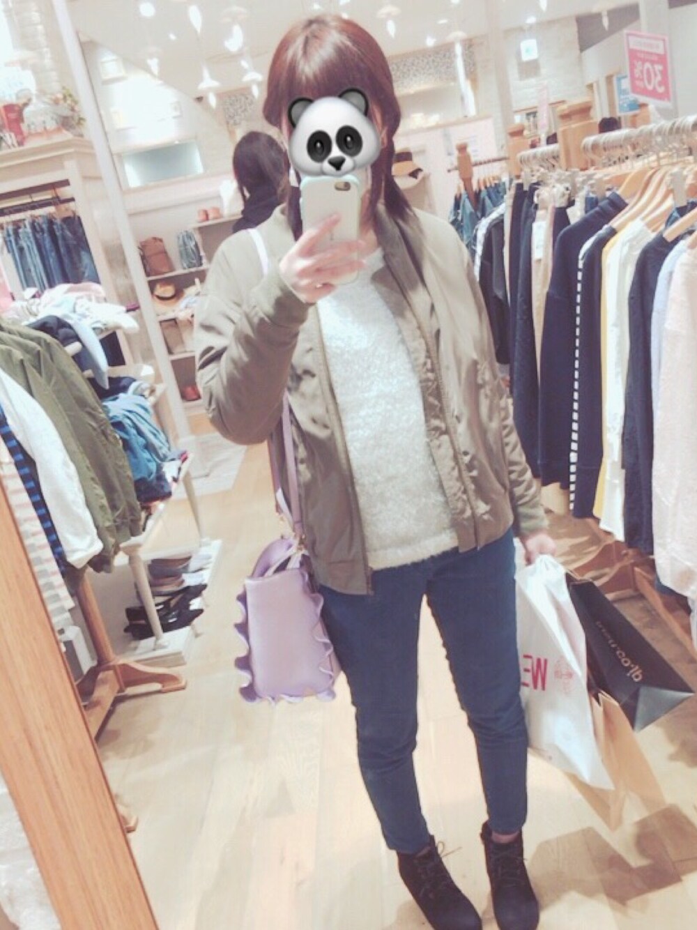 「しまむらのアイテム（ニット/セーター、グレー系）」を使った、ちぃさん（レディース・155cm）の春コーディネートの1枚目の写真