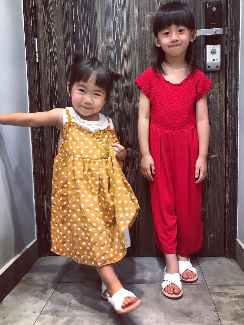 「nextのアイテム（サロペット/オーバーオール、レッド系）」を使った、AJsisさん（キッズ・110cm）の夏コーディネートの1枚目の写真