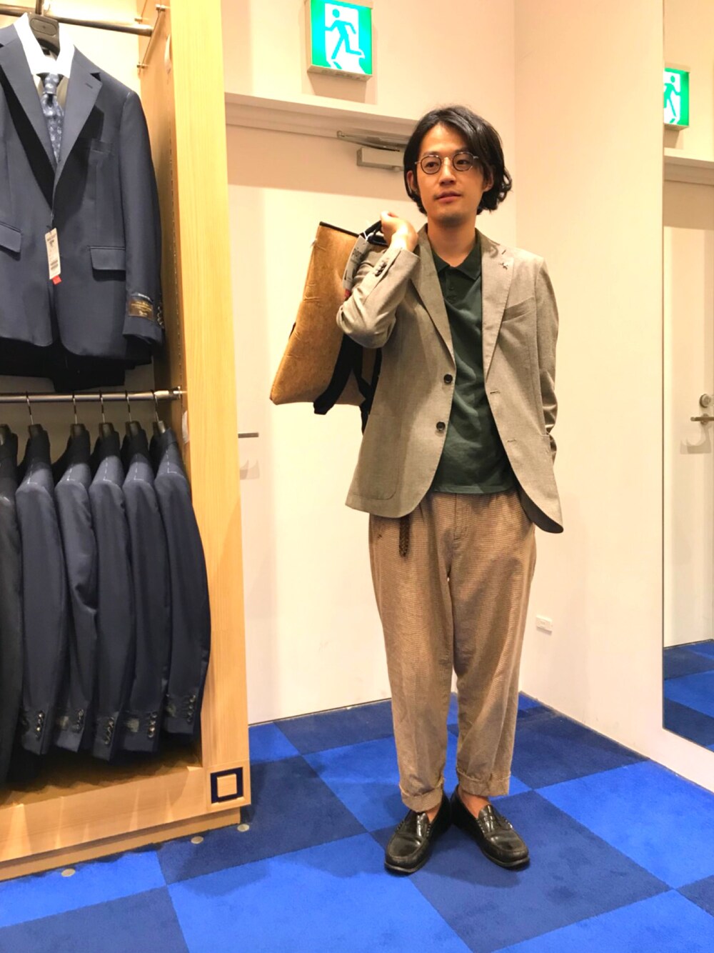 「トランスコンチネンツ、TRANS CONTINENTS、ジャケット、ジャケパン、秋色」｜「TRANS CONTINENTSのアイテム（テーラードジャケット、ベージュ系）」を使った、タカハシさん（メンズ・171cm）の夏コーディネートの1枚目の写真