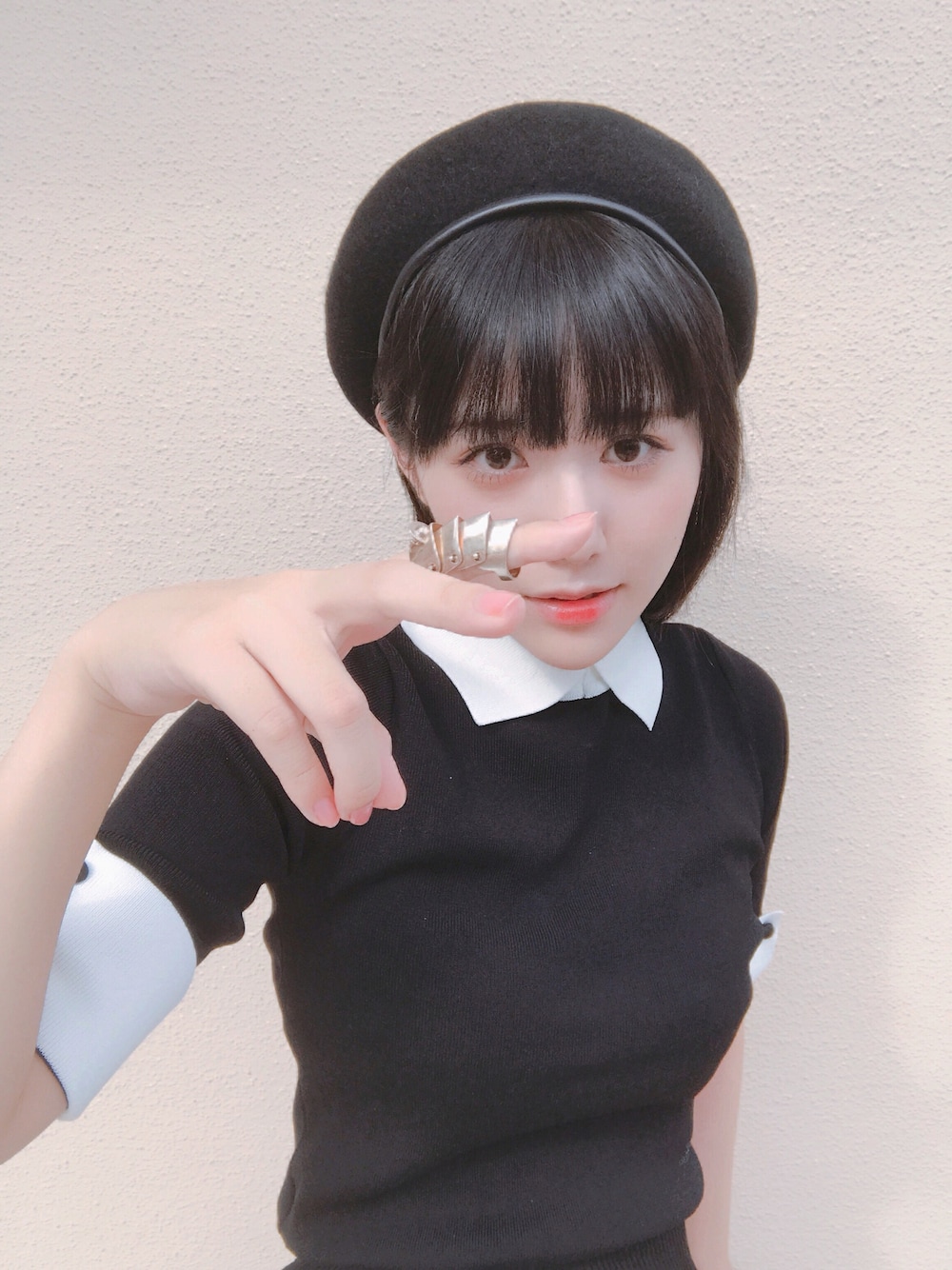 「hellcatpunksのアイテム（ハンチング/ベレー帽、ブラック系）」を使った、緑川 百々子さん（レディース・162cm）の秋コーディネートの1枚目の写真